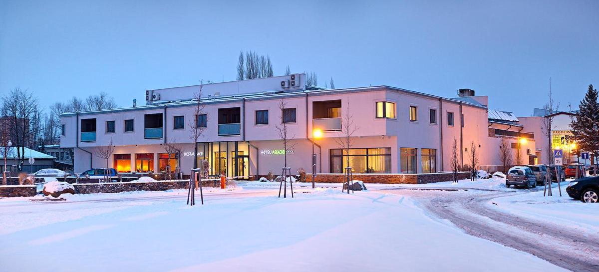 Wellness Hotel Abacie Нови-Їчін Екстер'єр фото